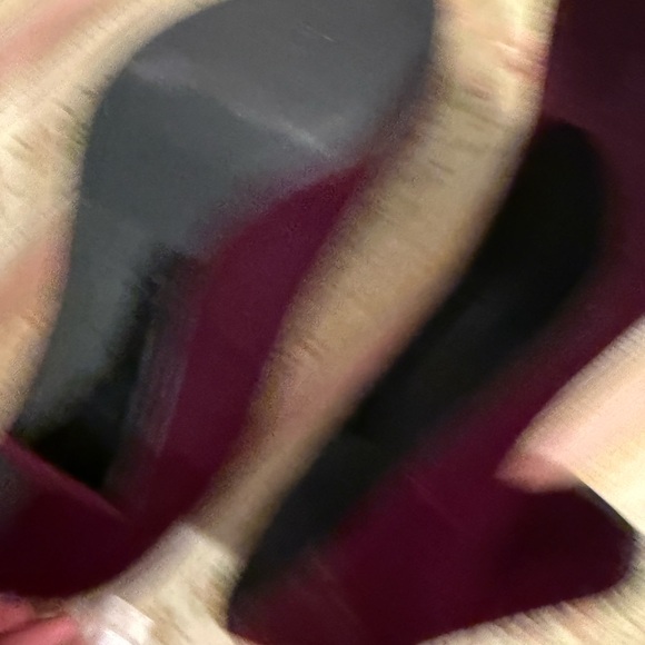 Vero Cuoio Red Elegant Heels - Picture 5 of 11